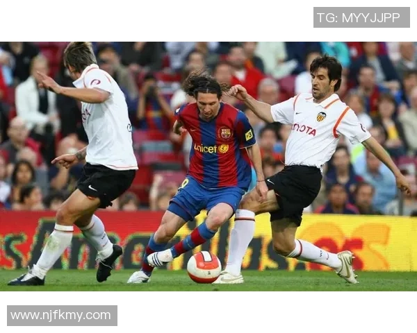 各大足球巨星技术特点与成就对比分析 谁是当今足坛真正的王者